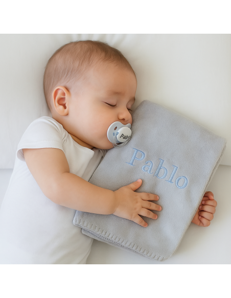 Canasta con maleta, mantita y doudou personalizados | Regalo tierno y exclusivo