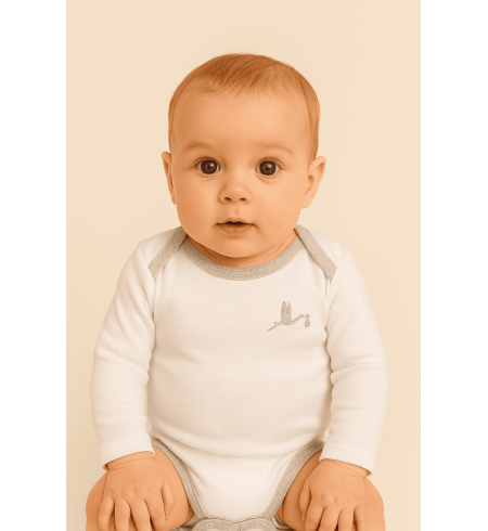Canasta con set de huellitas, manta, body y osito | Regalo ideal para recién nacido