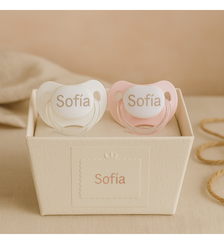 Set de Dos Chupones, Sujetachupón y Babero Personalizados | Regalo para Bebé