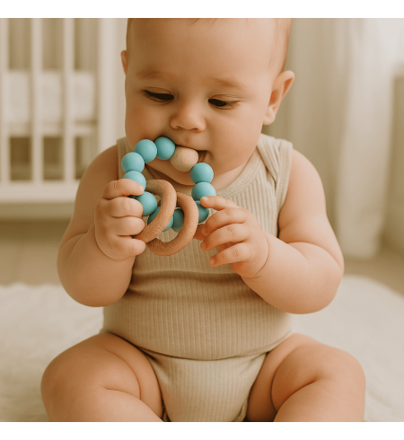 Caja Regalo con Body, Chupón, Mordedor y Pinza – Regalo Bebé con Estilo