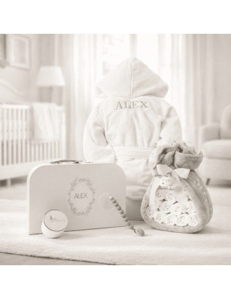 Pastel de Pañales con Albornoz, Maletita y Chupón | Regalo Especial para Bebé