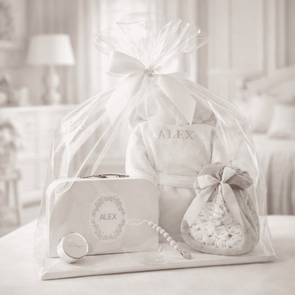 Pastel de Pañales con Albornoz, Maletita y Chupón | Regalo Especial para Bebé